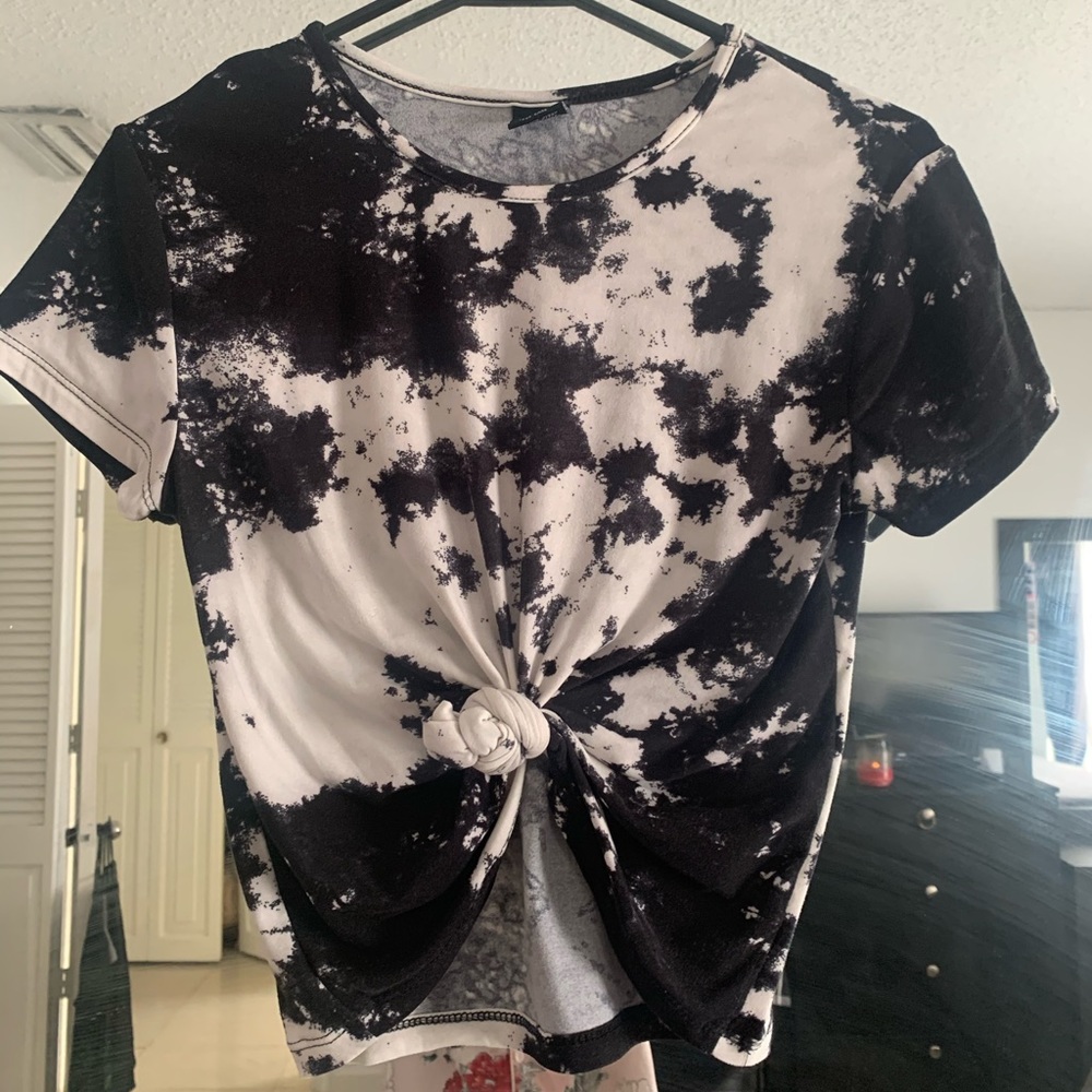 Black and white knot top